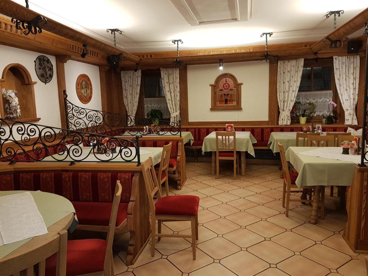 Gasthof - Restaurant Loecker Радштадт Экстерьер фото